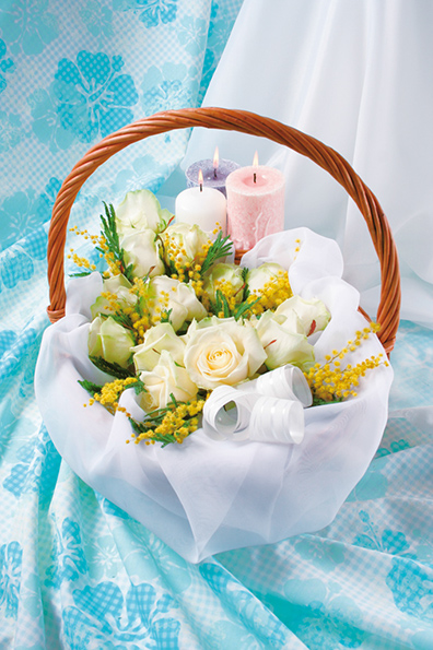 %_tempFileNameaksessuary-flowers-4547-mimoza-svechi-white-roses-blue-korzina%