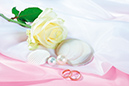 %_tempFileNameaksessuary-flowers-4578-white-rose-rakushka-zhemchug-marriage-koltso%